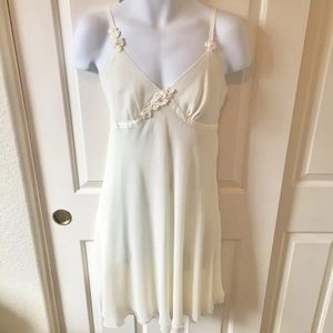 🆕🔥 Vera Wang Cream Chemise Lingerie M